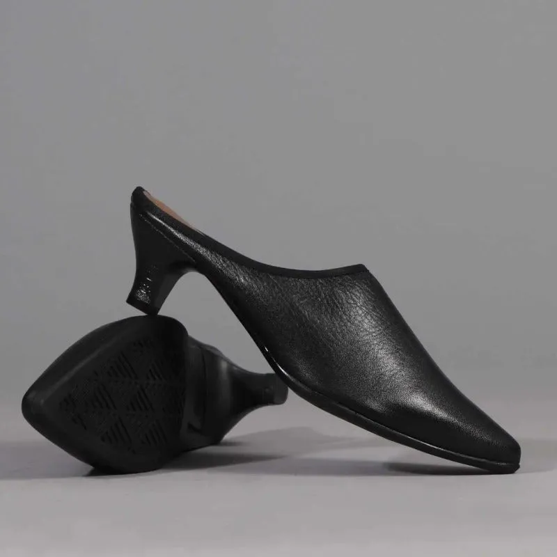 Kitten Heel Pointed Push-In in Black - 12630