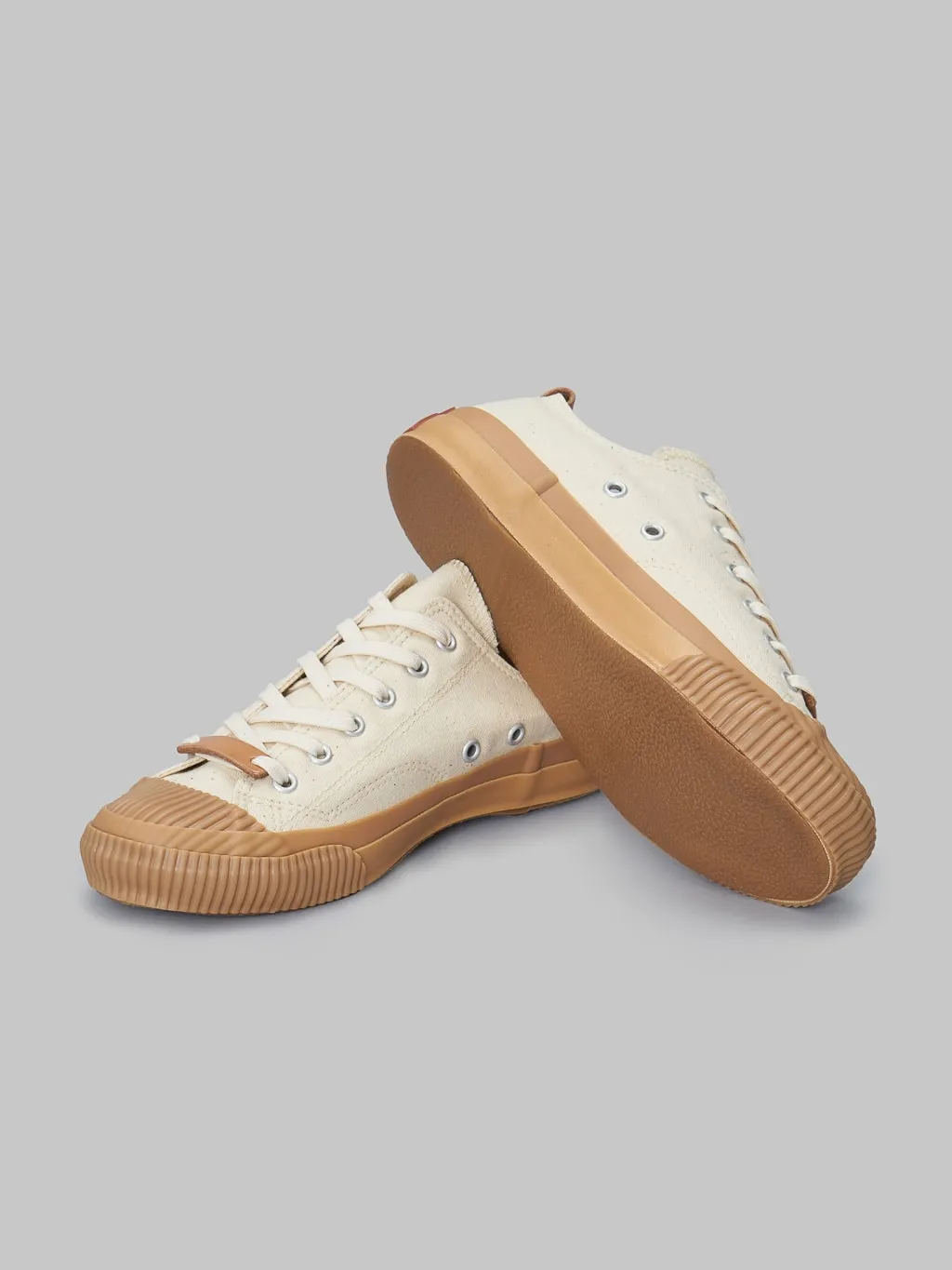 Pras Kinari/Gum Leather Low Top Sneakers with Pull Strap – Shellcap Design